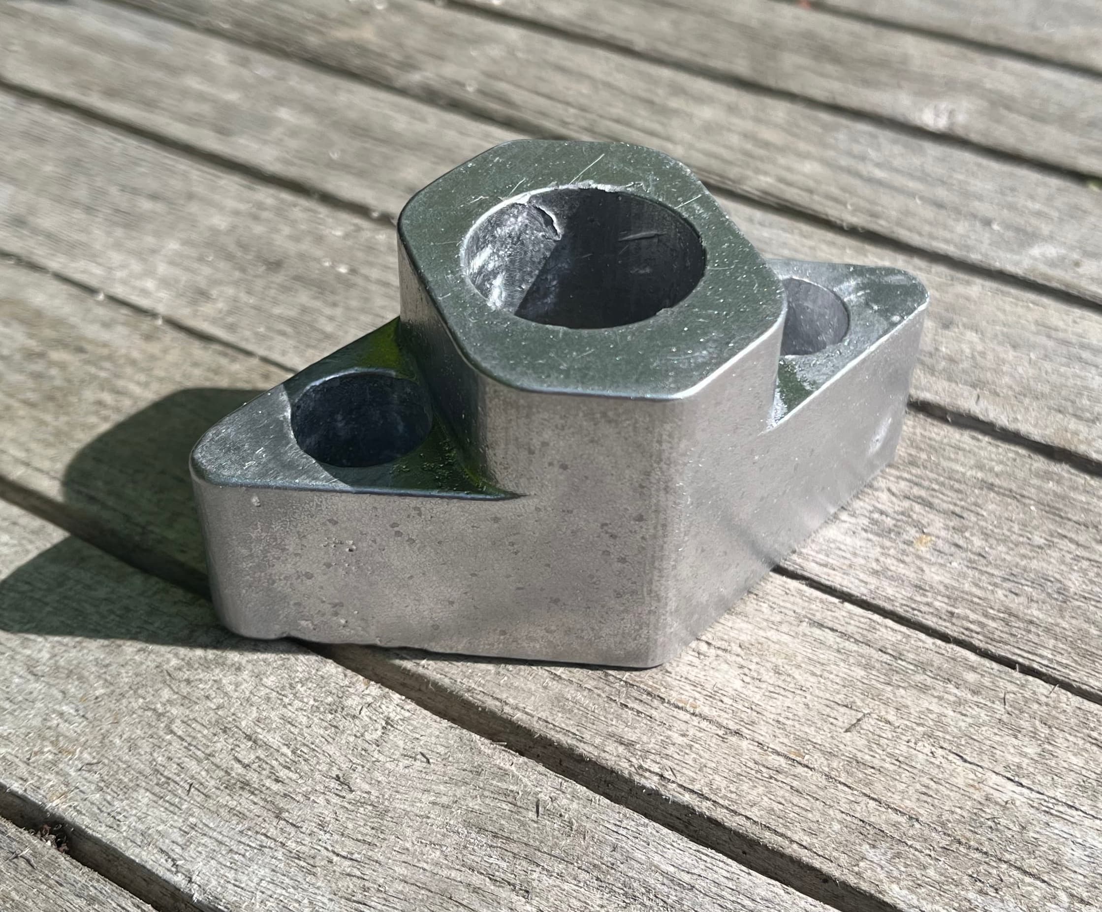 A356 aluminium casting with central bore and mounting holes